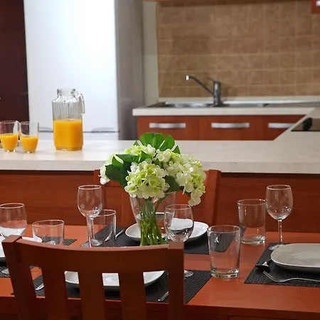 Monika Court Apartments Апартаменты