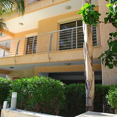 Monika Court Apartments Apartment