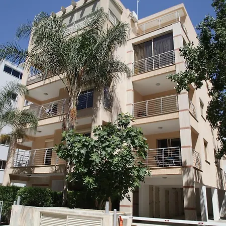 Monika Court Apartments *
