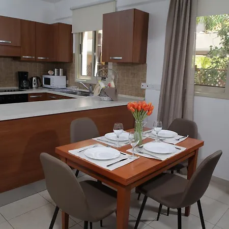Monika Court Apartments Apartment